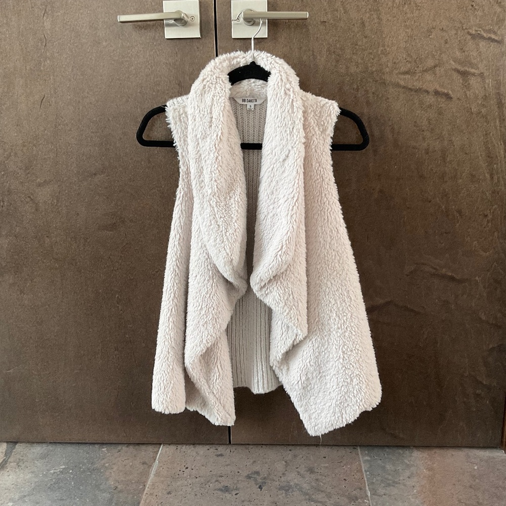 BB Dakota Cream Faux Fur Vest size S